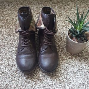 Girls Brown boots faux leather lace up